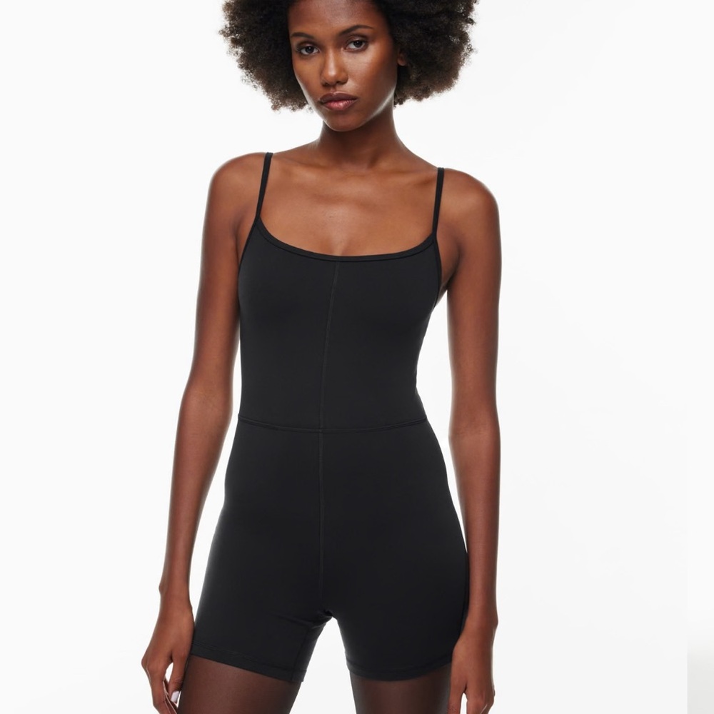 Aritzia Wilfred free 5” romper in black